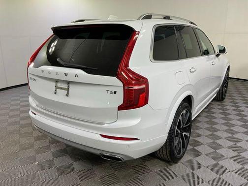 2018 Volvo XC90 T6 Momentum