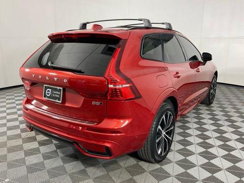 2024 Volvo XC60 B5 Plus Dark Theme