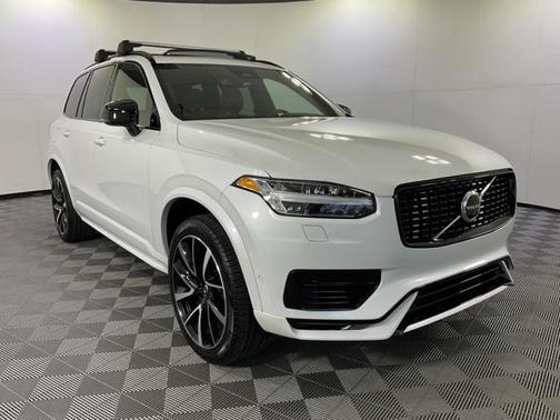 2023 Volvo XC90 Recharge Plug-In Hybrid T8 Plus Dark Theme 7-Seater