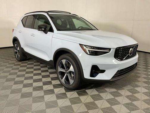 2026 Volvo XC40 B5 Plus