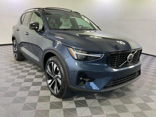 2026 Volvo XC40 B5 Ultra