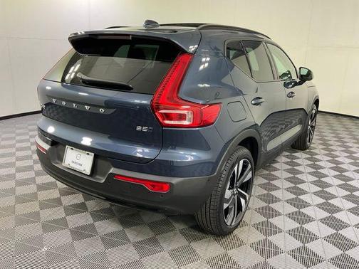 2026 Volvo XC40 B5 Ultra