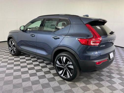 2026 Volvo XC40 B5 Ultra