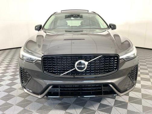 2024 Volvo XC60 B5 Core Dark Theme