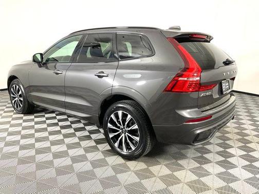 2024 Volvo XC60 B5 Core Dark Theme
