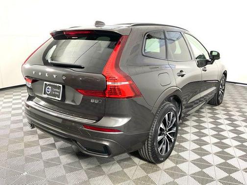 2024 Volvo XC60 B5 Core Dark Theme