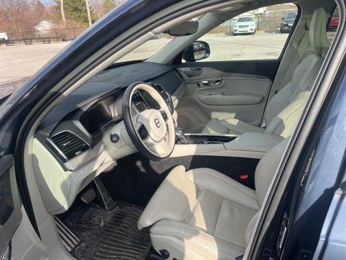 2022 Volvo XC90 T6 Inscription