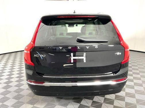 2025 Volvo XC90 Plug-In Hybrid Ultra Bright Theme