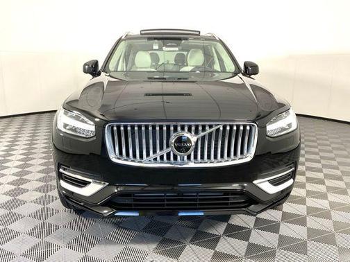 2025 Volvo XC90 Plug-In Hybrid Ultra Bright Theme