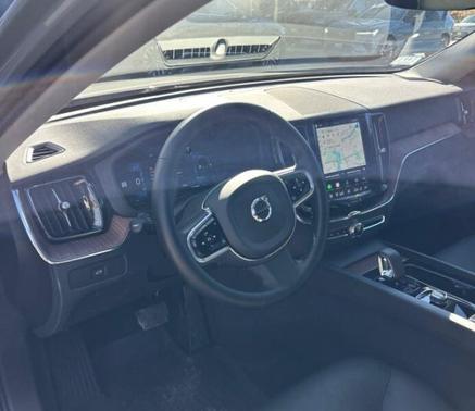 Vapour Grey Metallic 2024 Volvo XC60 B5 Plus Dark Theme