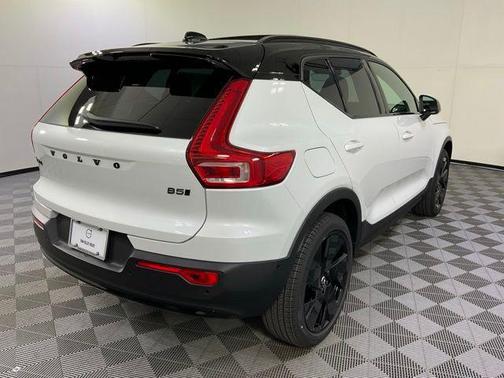 Crystal White 2026 Volvo XC40 Black Edition Ultra, B5 AWD Gas (mild hybrid)