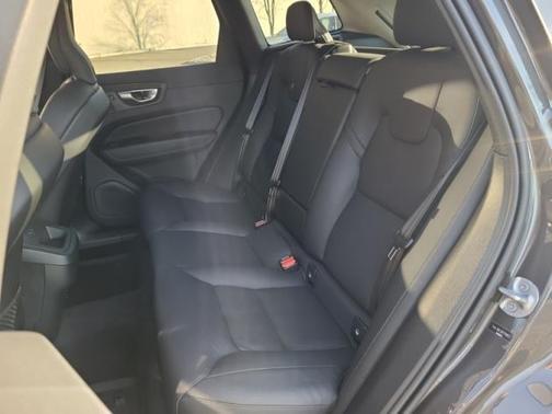 2024 Volvo XC60 B5 Plus Dark Theme