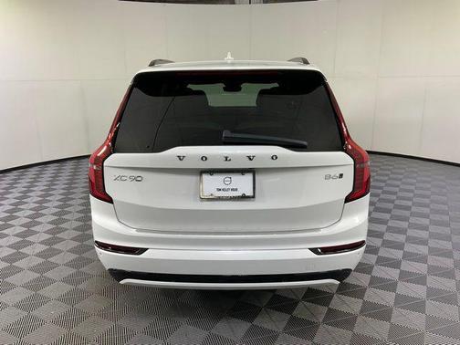 Crystal White Pearl 2026 Volvo XC90 B6 Ultra Dark Theme 7-Seater