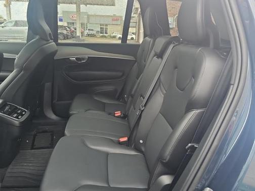 2024 Volvo XC90 B5 Core Bright Theme