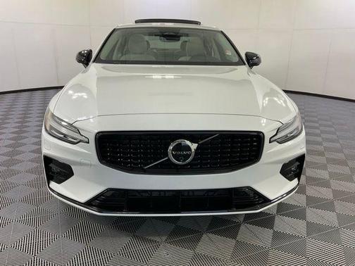 2024 Volvo S60 B5 Plus Dark Theme