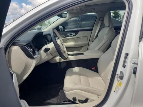 2024 Volvo S60 B5 Plus Dark Theme
