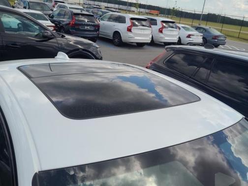 2024 Volvo S60 B5 Plus Dark Theme