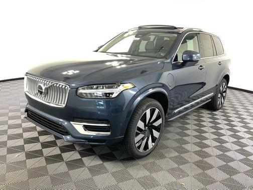 2025 Volvo XC90 Plug-In Hybrid T8 Plus 6-Seater