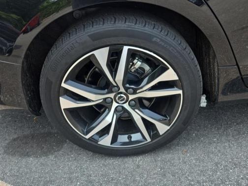 2023 Volvo S60 B5 Plus Dark Theme