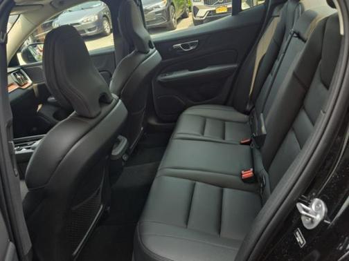 2023 Volvo S60 B5 Plus Dark Theme
