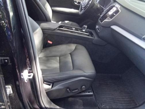 2024 Volvo XC90 B5 Core Bright Theme