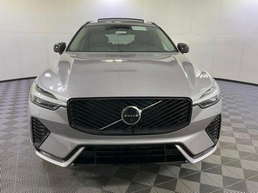 Aurora Silver 2026 Volvo XC60 B5 Plus