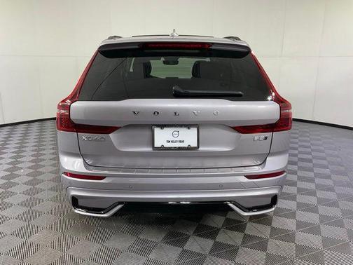 Aurora Silver 2026 Volvo XC60 B5 Plus