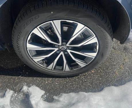 2023 Volvo XC60 B5 Plus Dark Theme