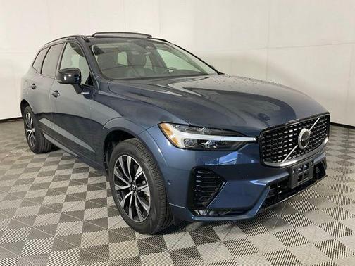 2023 Volvo XC60 B5 Plus Dark Theme