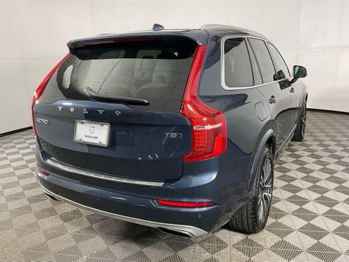 2021 Volvo XC90 T5 Momentum