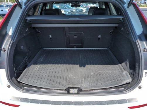 2022 Volvo XC60 Recharge Plug-In Hybrid T8 R-Design