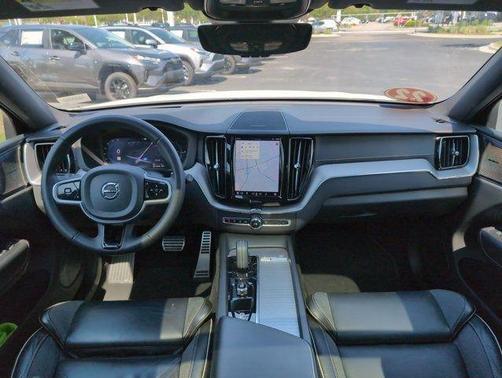2022 Volvo XC60 Recharge Plug-In Hybrid T8 R-Design