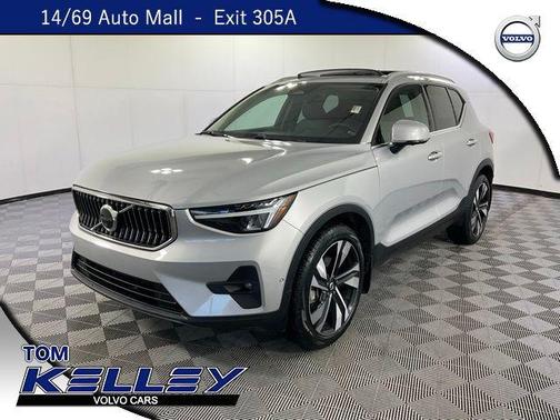 2023 Volvo XC40 B5 Plus Bright Theme