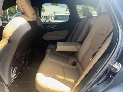 2022 Volvo XC60 Recharge Plug-In Hybrid T8 Inscription