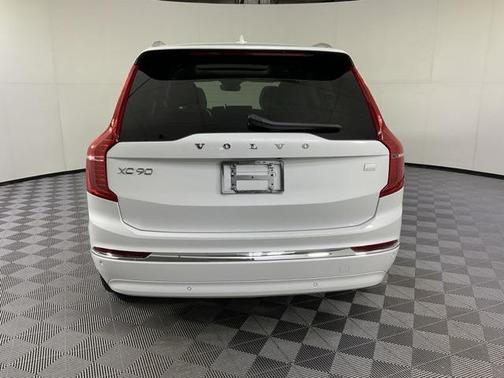 2024 Volvo XC90 Recharge Plug-In Hybrid T8 Ultimate Bright Theme 7-Seater