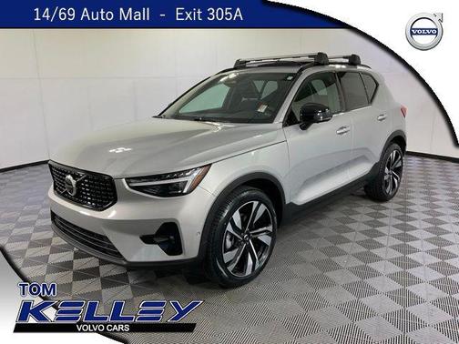 2023 Volvo XC40 B5 Ultimate Dark Theme