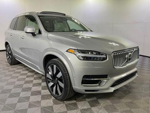 2023 Volvo XC90 Recharge Plug-In Hybrid T8 Ultimate Bright Theme 7-Seater