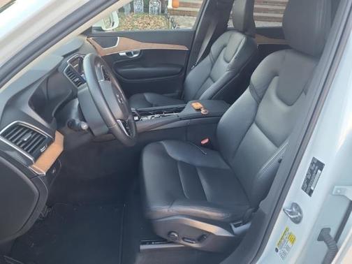 2024 Volvo XC90 B6 Core Bright Theme