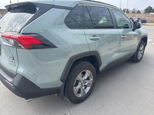 2022 Toyota RAV4 Hybrid XLE