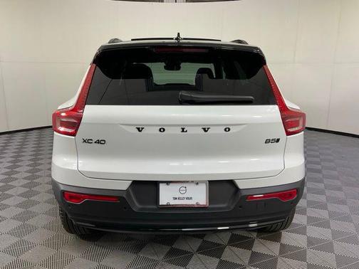 2026 Volvo XC40 B5 Ultra Black Edition