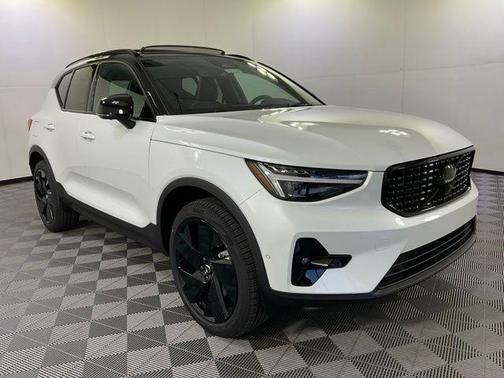 2026 Volvo XC40 B5 Ultra Black Edition