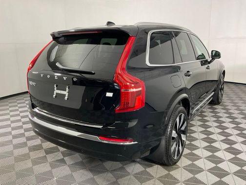 2024 Volvo XC90 Recharge Plug-In Hybrid T8 Plus Bright Theme 7-Seater