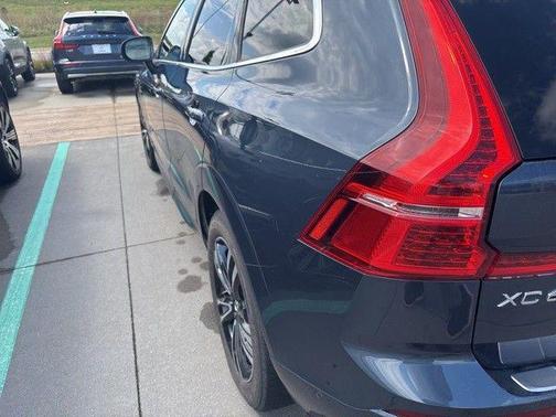 2019 Volvo XC60 Recharge Plug-In Hybrid T8 Momentum