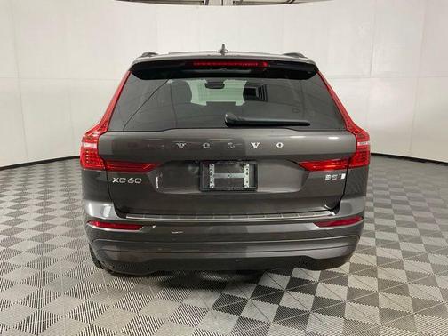 2022 Volvo XC60 B5 Momentum