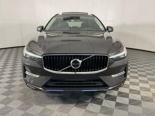 2022 Volvo XC60 B5 Momentum