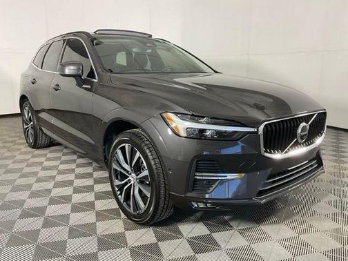 2022 Volvo XC60 B5 Momentum
