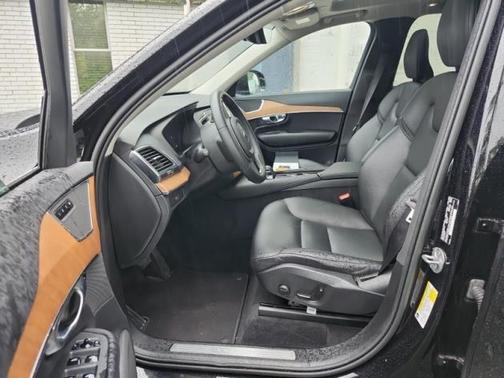 2023 Volvo XC90 B6 Core