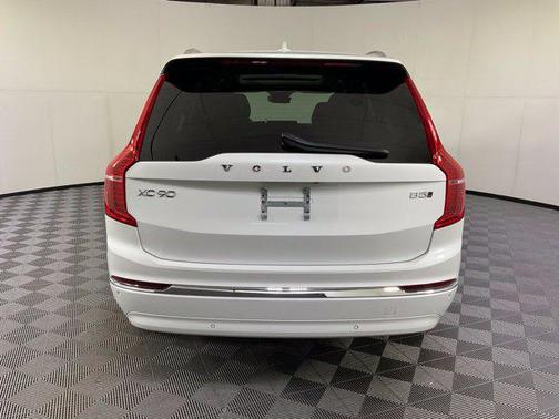 Crystal White 2024 Volvo XC90 B5 Plus Bright Theme