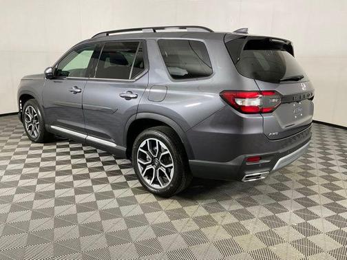 Gray 2025 Honda Pilot Elite