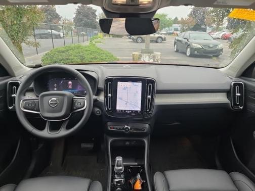 2024 Volvo XC40 B5 Plus Dark Theme